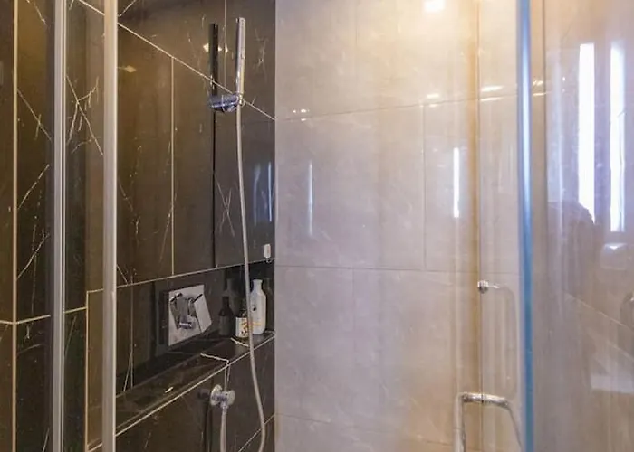 Near Fortune Town With Pool, Gym 5m To Mrt